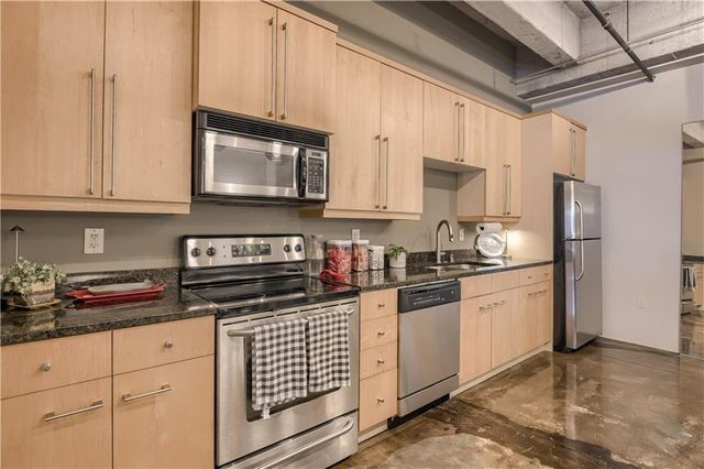 360 W Pershing Road 250, Kansas City, MO 64108