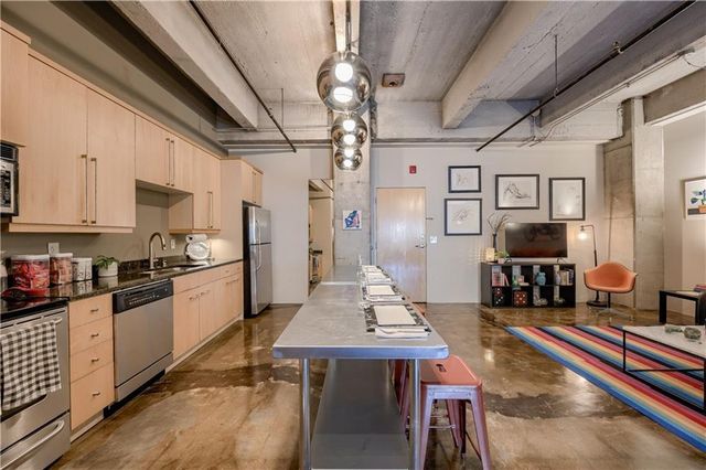 360 W Pershing Road 250, Kansas City, MO 64108