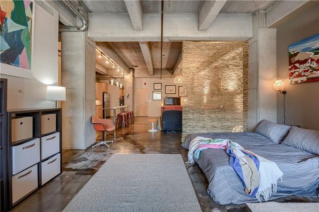 360 W Pershing Road 250, Kansas City, MO 64108