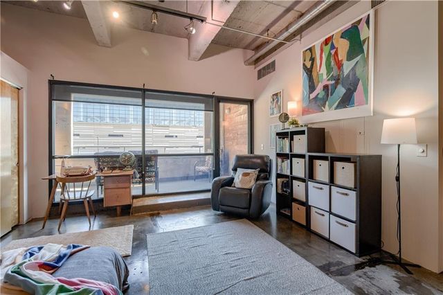 360 W Pershing Road 250, Kansas City, MO 64108