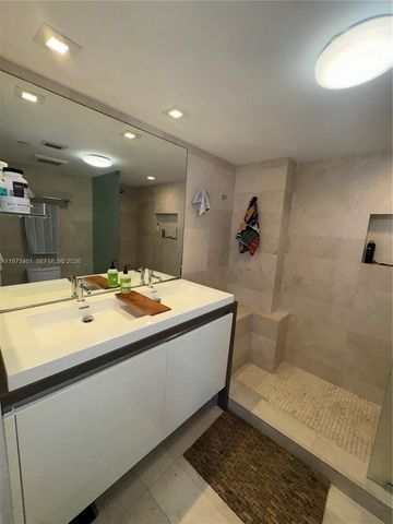 2457 Collins Ave 405, Miami Beach, FL 33140