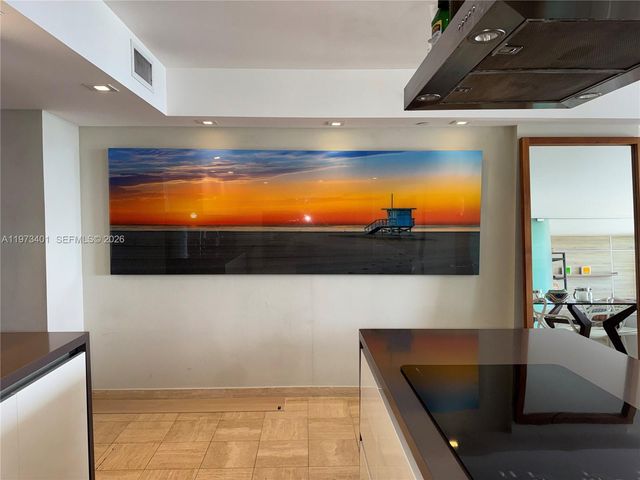 2457 Collins Ave 405, Miami Beach, FL 33140