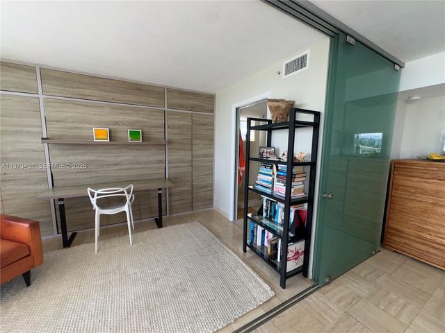 2457 Collins Ave 405, Miami Beach, FL 33140