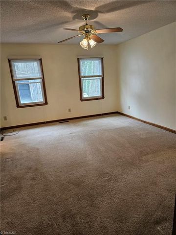 5712 Holly Grove Road, Thomasville, NC 27360