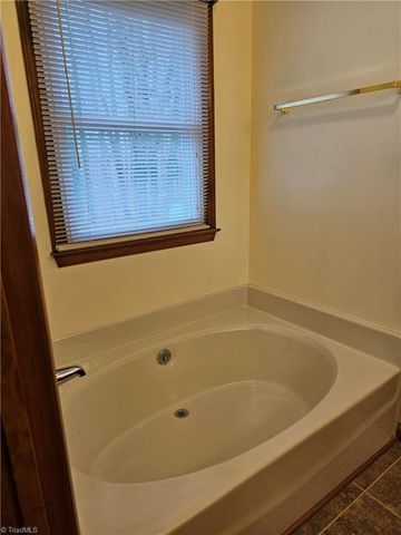 5712 Holly Grove Road, Thomasville, NC 27360