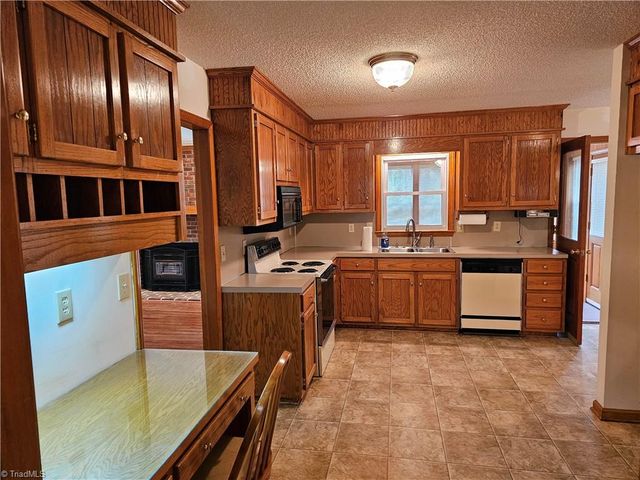 5712 Holly Grove Road, Thomasville, NC 27360
