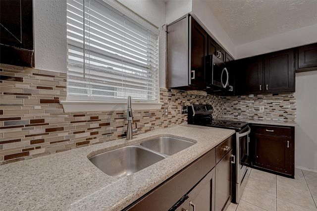 10322 Clarktower Lane, Sugar Land, TX 77498