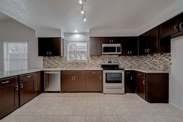 10322 Clarktower Lane, Sugar Land, TX 77498