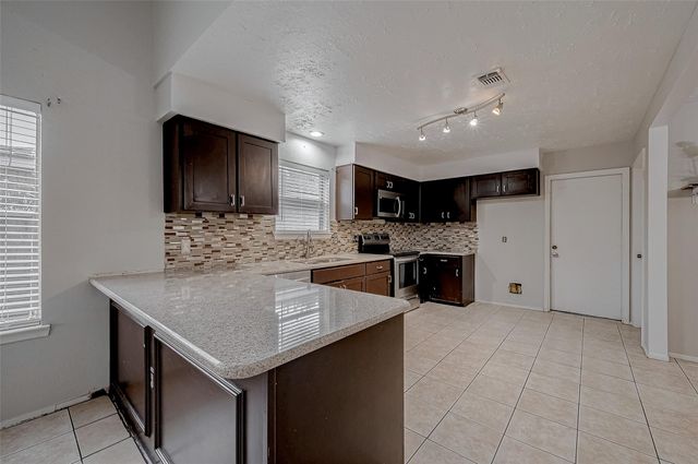 10322 Clarktower Lane, Sugar Land, TX 77498