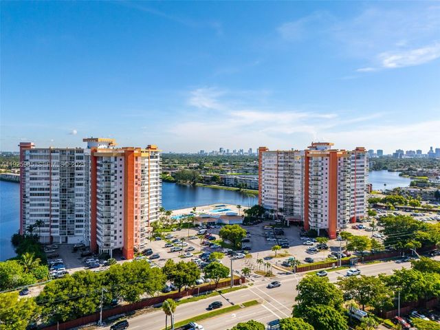 1301 NE Miami Gardens Dr 1523W, Miami, FL 33179