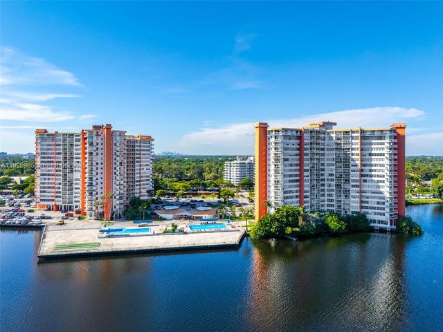 1301 NE Miami Gardens Dr 1523W, Miami, FL 33179