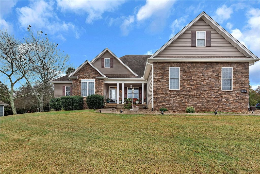 516 Serria Way, Seneca, SC 29678