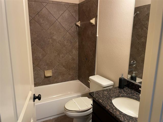 2801 Field Hollow Drive, Pearland, TX 77584