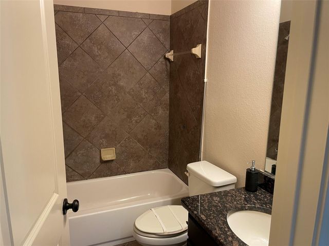 2801 Field Hollow Drive, Pearland, TX 77584
