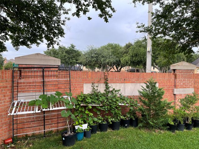 2801 Field Hollow Drive, Pearland, TX 77584