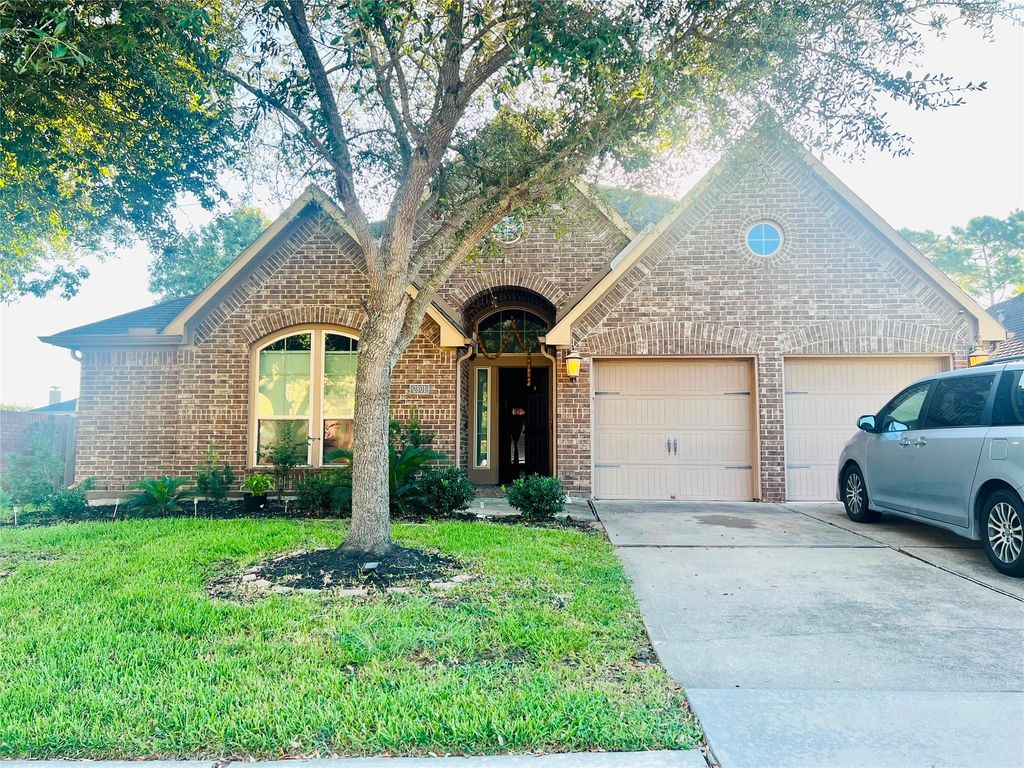 2801 Field Hollow Drive, Pearland, TX 77584