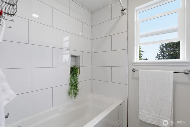 2713 NE 23rd Place, Renton, WA 98056