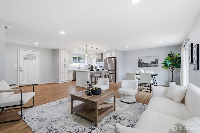 2713 NE 23rd Place, Renton, WA 98056