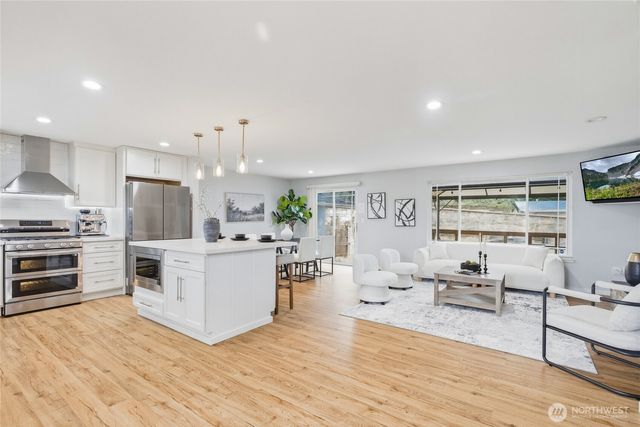 2713 NE 23rd Place, Renton, WA 98056