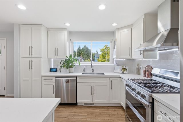 2713 NE 23rd Place, Renton, WA 98056