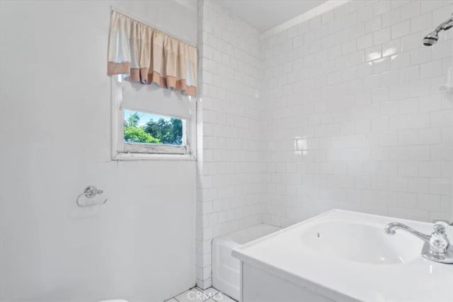 5734 Colfax Avenue, North Hollywood, CA 91601