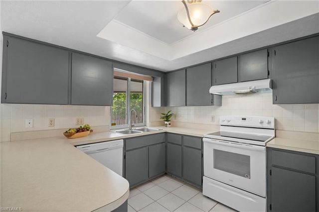 9721 deerfoot DR, Fort Myers, FL 33919