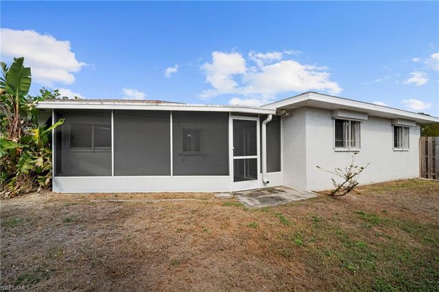 9721 deerfoot DR, Fort Myers, FL 33919