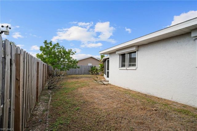 9721 deerfoot DR, Fort Myers, FL 33919