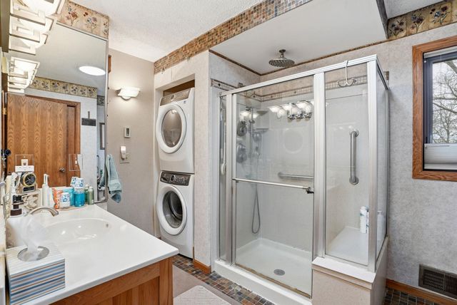 266 Twin Lake Trail, Little Canada, MN 55127