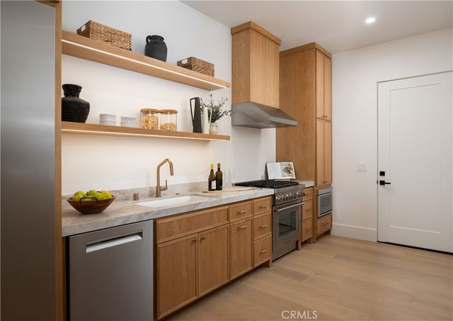 1453 Galaxy Dr, Newport Beach, CA 92660