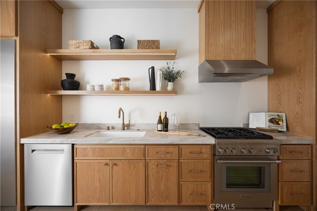 1453 Galaxy Dr, Newport Beach, CA 92660