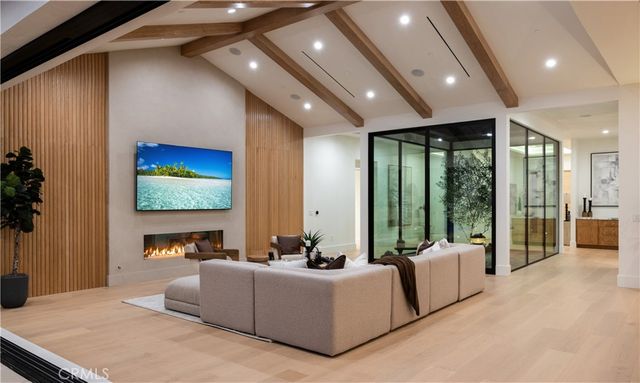 1453 Galaxy Dr, Newport Beach, CA 92660