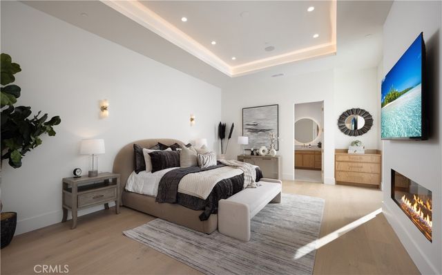 1453 Galaxy Dr, Newport Beach, CA 92660