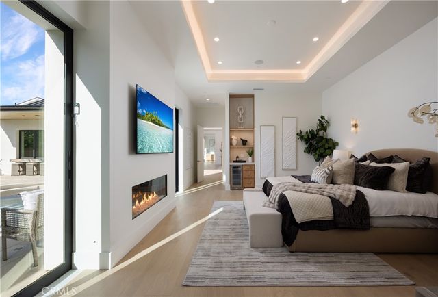 1453 Galaxy Dr, Newport Beach, CA 92660
