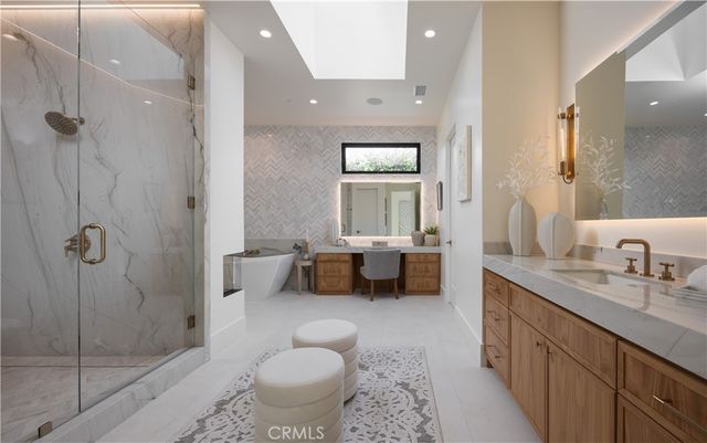 1453 Galaxy Dr, Newport Beach, CA 92660