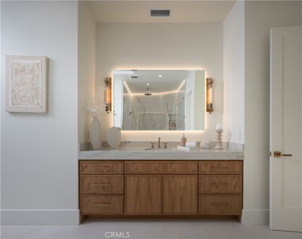 1453 Galaxy Dr, Newport Beach, CA 92660