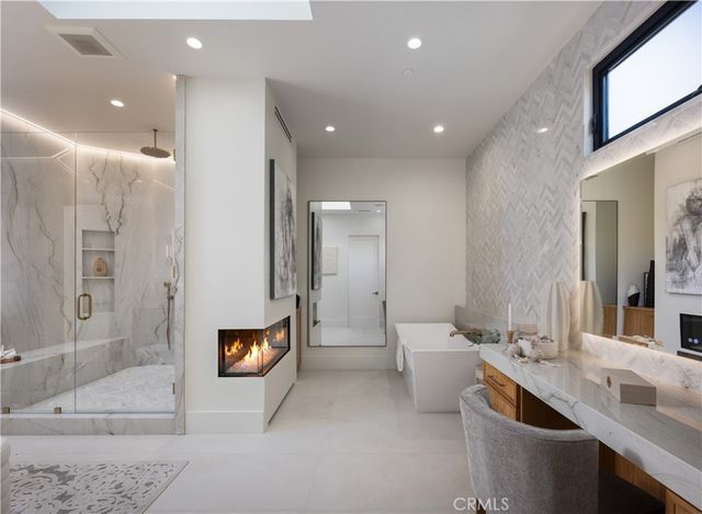 1453 Galaxy Dr, Newport Beach, CA 92660