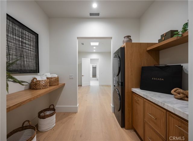 1453 Galaxy Dr, Newport Beach, CA 92660
