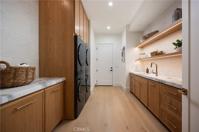 1453 Galaxy Dr, Newport Beach, CA 92660