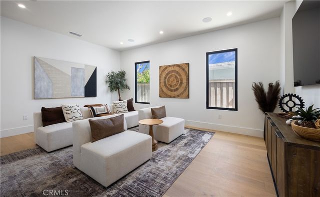 1453 Galaxy Dr, Newport Beach, CA 92660