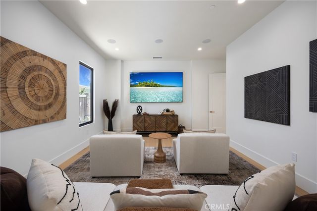 1453 Galaxy Dr, Newport Beach, CA 92660