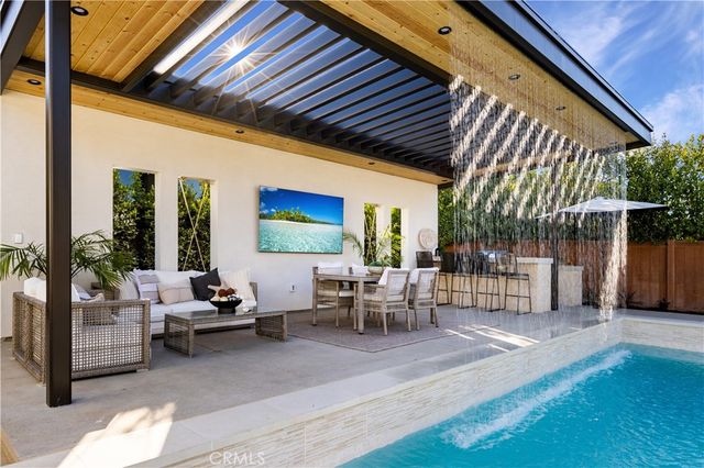 1453 Galaxy Dr, Newport Beach, CA 92660