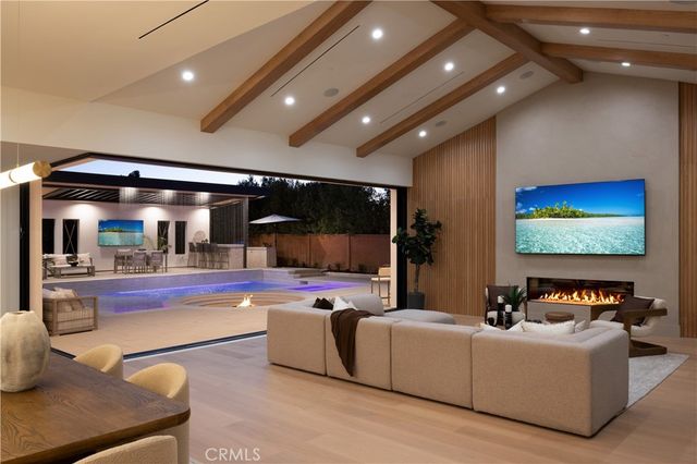1453 Galaxy Dr, Newport Beach, CA 92660
