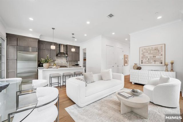 19 Gabriel Court 19, Paramus, NJ 07652