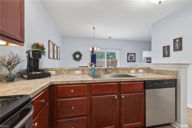 729 Lacy Oak DR, Chesapeake, VA 23320