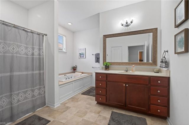 729 Lacy Oak DR, Chesapeake, VA 23320