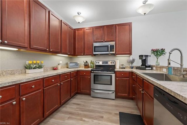 729 Lacy Oak DR, Chesapeake, VA 23320