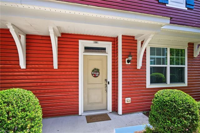 729 Lacy Oak DR, Chesapeake, VA 23320