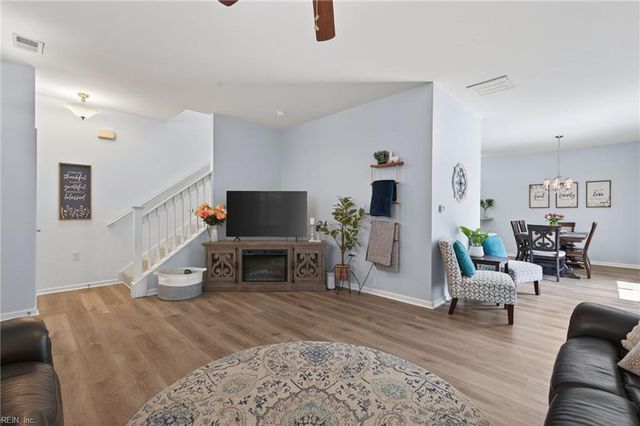 729 Lacy Oak DR, Chesapeake, VA 23320
