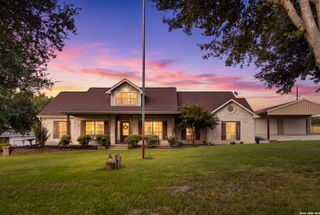 1413 Country Hills Drive, La Vernia, TX 78121